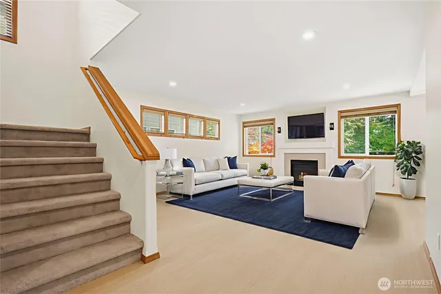 $799,000 | 14019 52nd Avenue West, Unit B, Edmonds, WA 98026