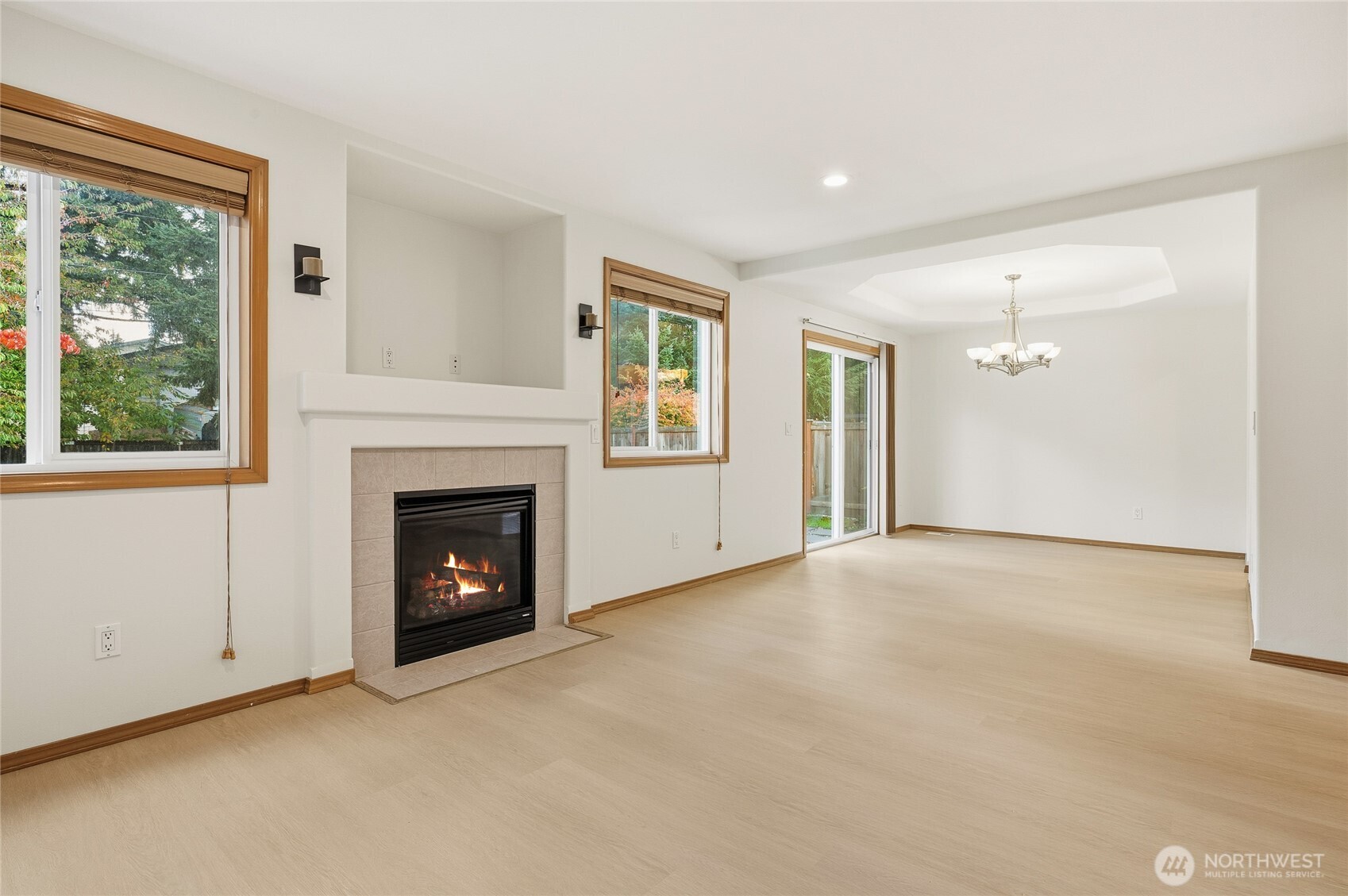 14019 52nd Avenue West, Unit B Edmonds, WA 98026 - Photo 9 of 38 an empty room with windows and fireplace