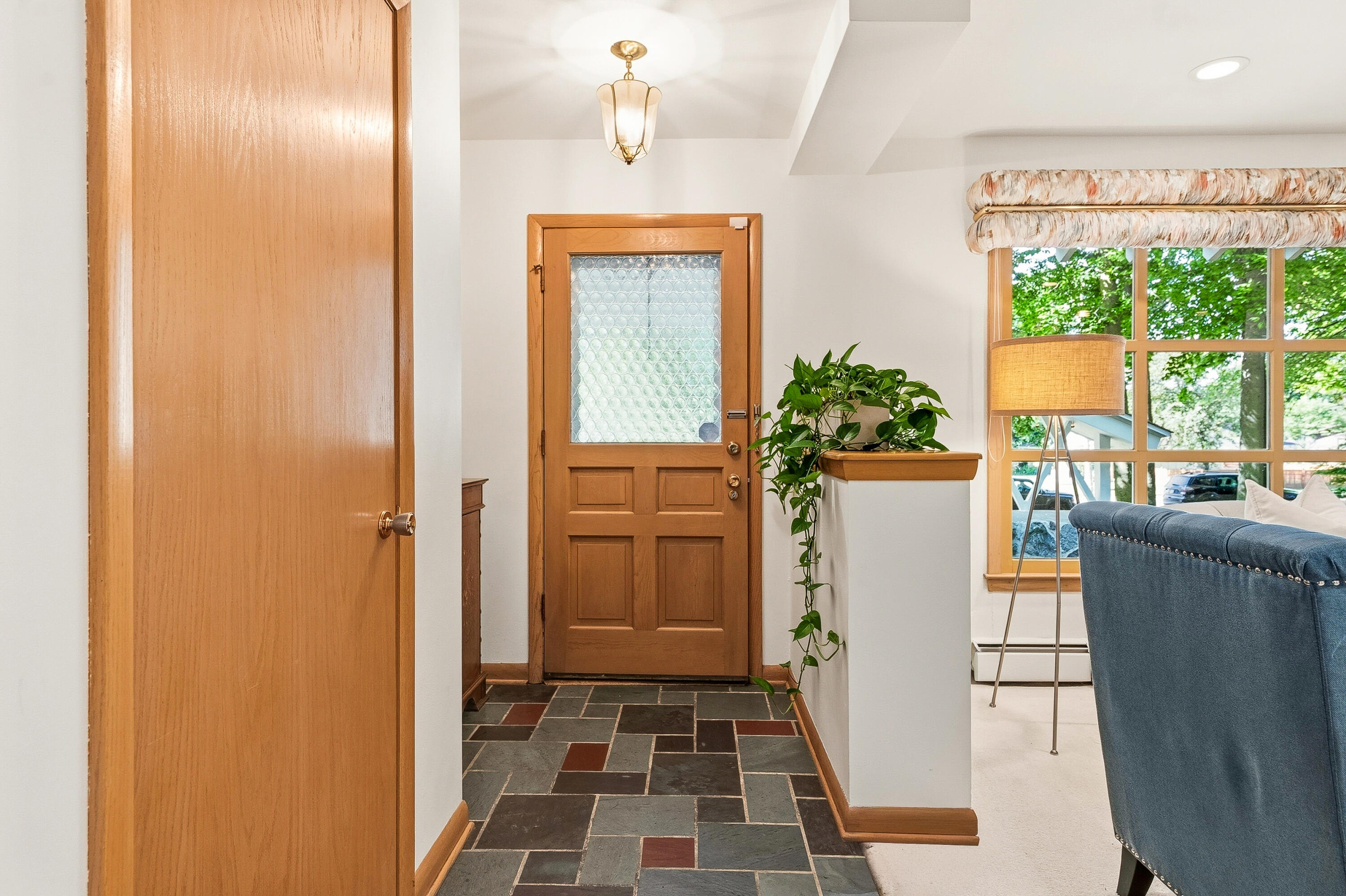 2336 West Green Tree Road Glendale, WI 53209 - Photo 3 of 58 Entryway
