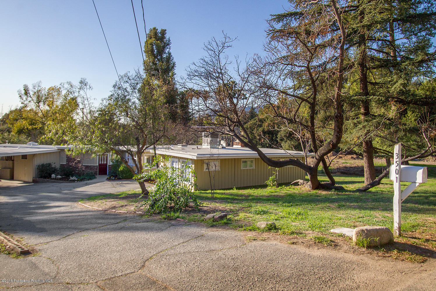 3501 Hollyslope Road Altadena, CA 91001 - Photo 2 of 35 a view of a house with backyard