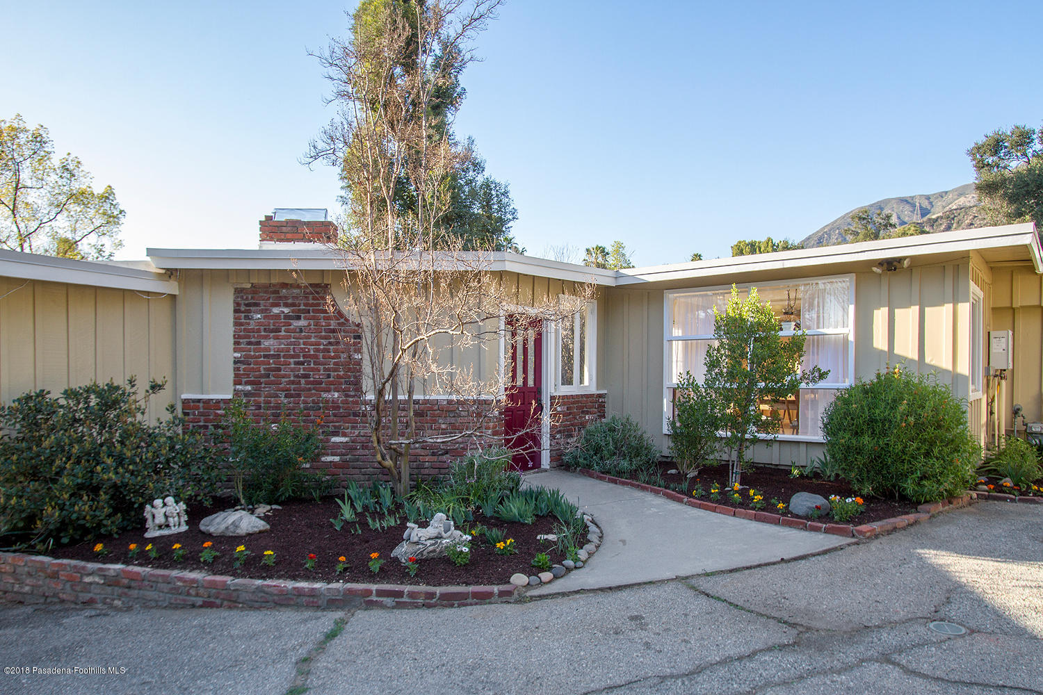 3501 Hollyslope Road Altadena, CA 91001 - Photo 4 of 35 a front view of a house with garden
