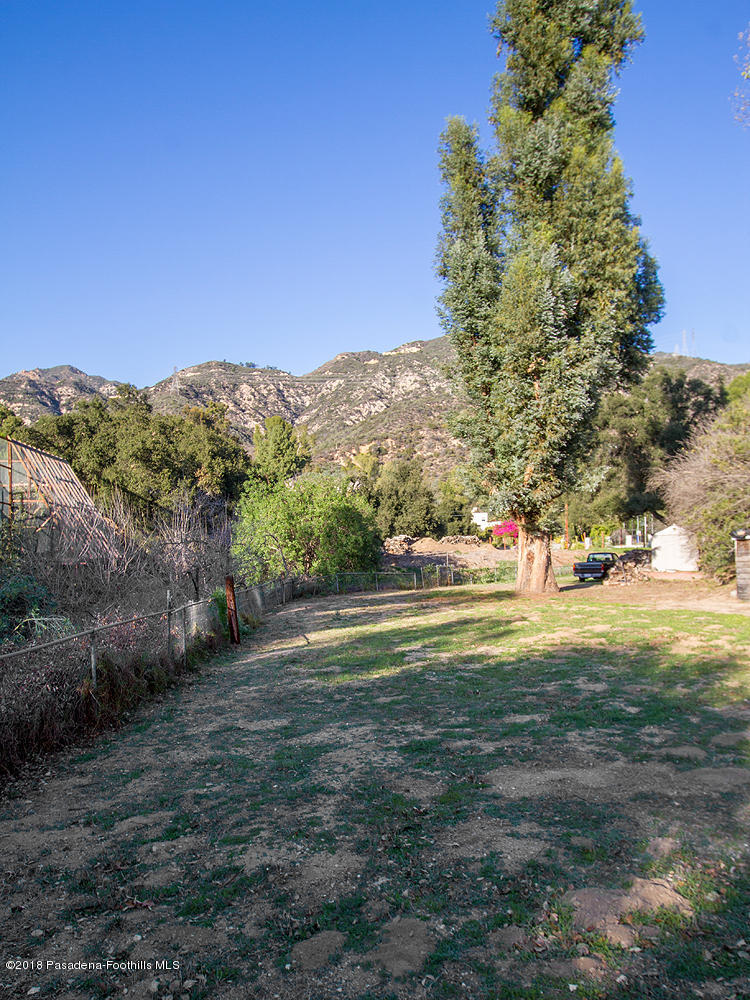 3501 Hollyslope Road Altadena, CA 91001 - Photo 32 of 35 a big yard with lots of green space