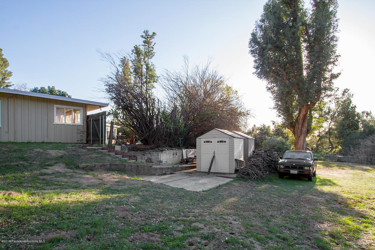 3501 Hollyslope Road Altadena, CA 91001 - Photo 33 of 35 a view of a house with backyard