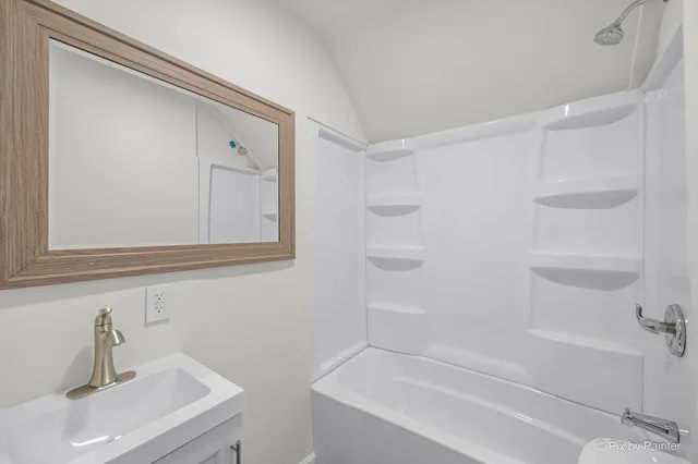 $1,800 | 314 Liberty Street, Unit 2, Waukegan, IL 60085