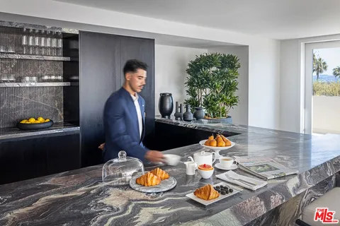 $3,995,000 | 9200 Wilshire Boulevard, Unit 201W, Beverly Hills, CA 90212