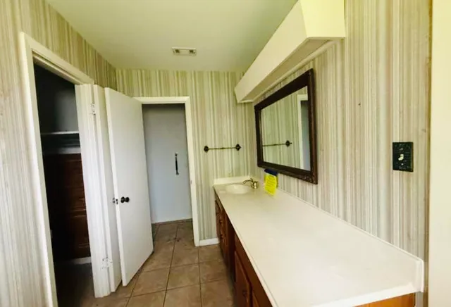 $1,995 | 1235 Elaine Drive, Beaumont, TX 77706