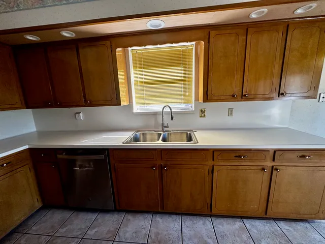 $1,995 | 1235 Elaine Drive, Beaumont, TX 77706