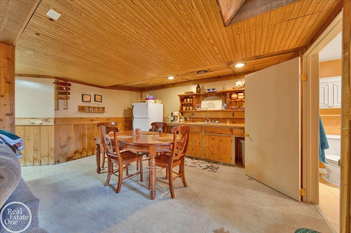 2507 Lindell Road Sterling Heights, MI 48310 - Photo 27 of 32