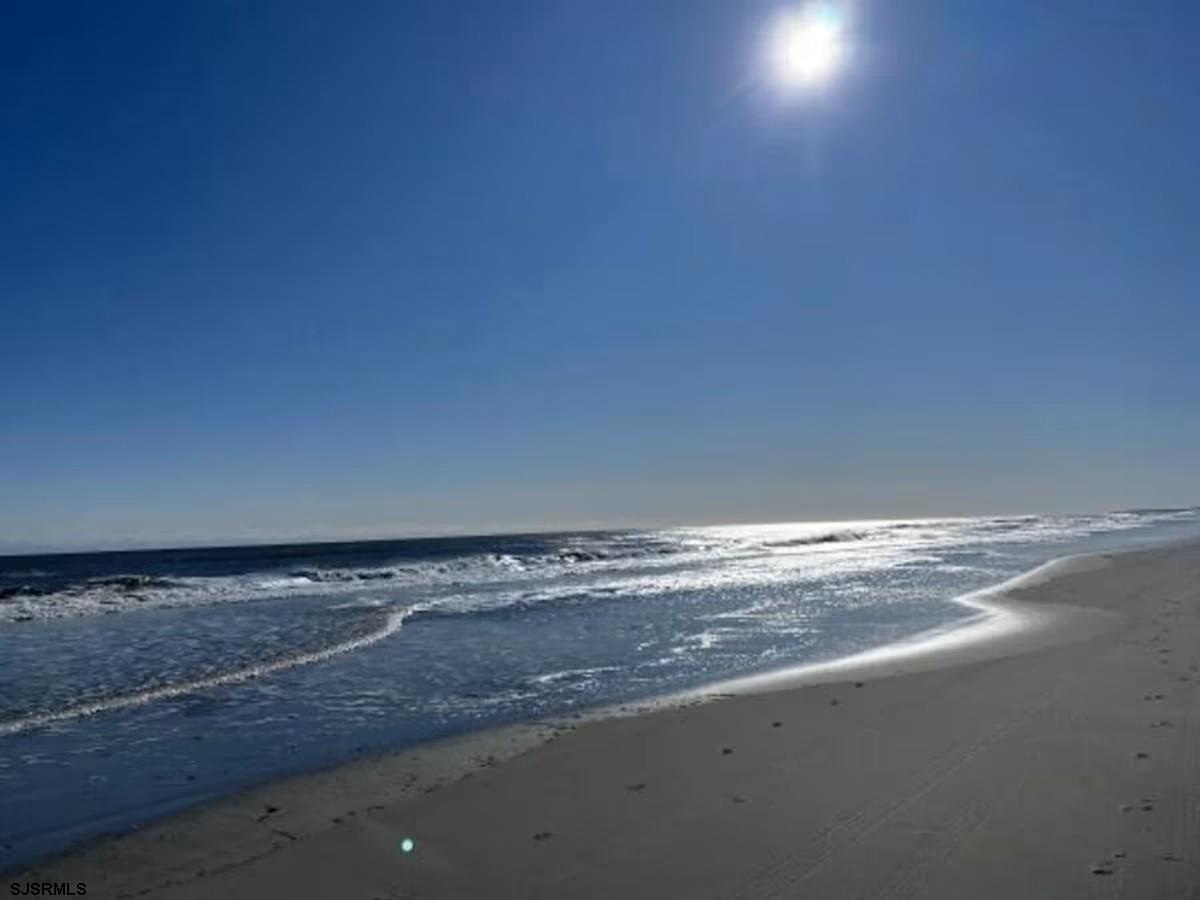 3901 Ocean Avenue, Unit 2 Brigantine, NJ 08203 - Photo 20 of 22 a view of an empty room