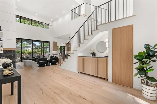 a view of entryway livingroom and hall