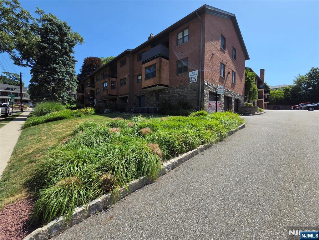 60 Madison Place, Unit A10 Ridgewood, NJ 07450 - Photo 33 of 34