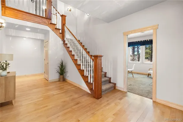 a view of an entryway with a livingroom