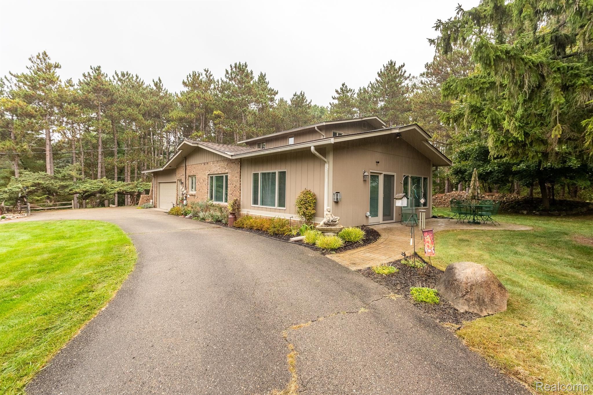8677 Knox Road Clarkston, MI 48348 - Photo 8 of 59 Gallery Image 8