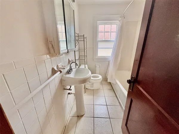 $1,400 | 211 Dudley Avenue, Unit 2, Endicott, NY 13760