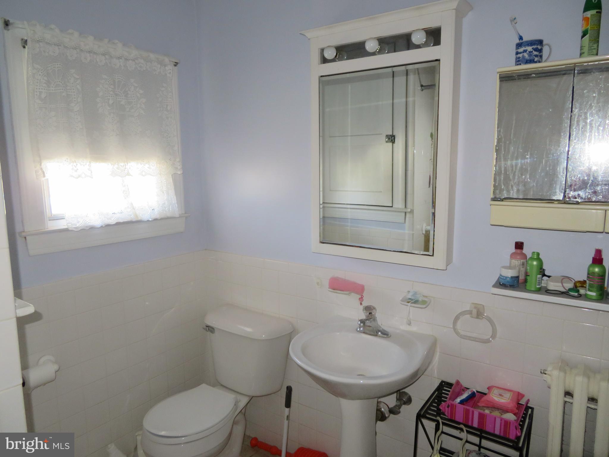 729 Ashbourne Road Cheltenham, PA 19012 - Photo 11 of 19 Hall Bath