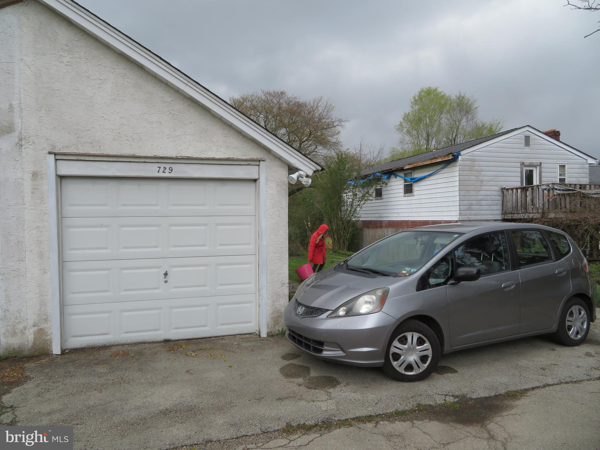 729 Ashbourne Road Cheltenham, PA 19012 - Photo 18 of 19 Garage and parking space