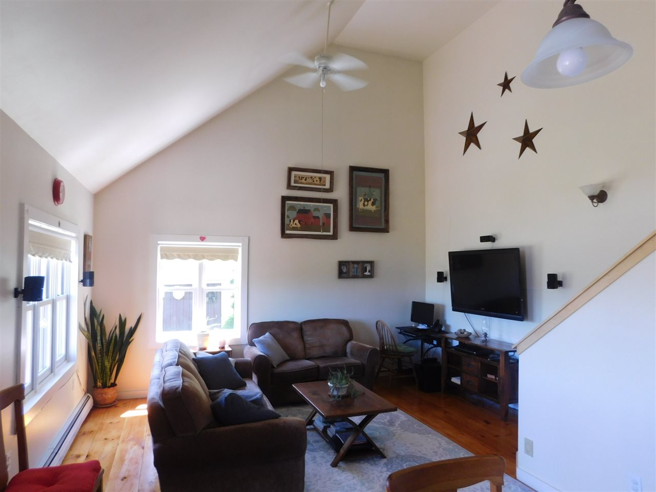 155 Bobbinshop Road Chelsea, VT 05038 - Photo 3 of 34