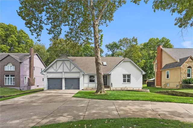 $550,000 | 4017 Northeast Channel Drive, Lee's Summit, MO 64064