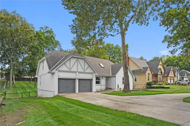 $550,000 | 4017 Northeast Channel Drive, Lee's Summit, MO 64064