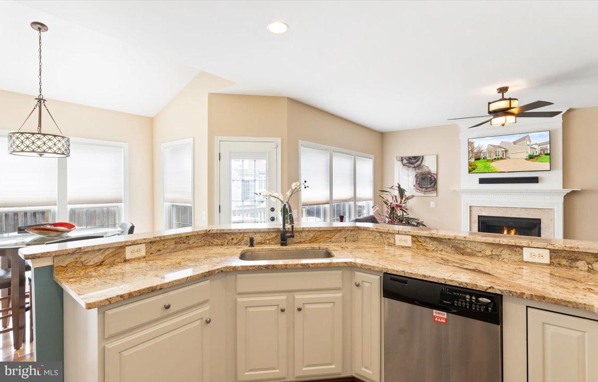 12505 Fox View Way Reston, VA 20191 - Photo 16 of 68 Gallery Image 16