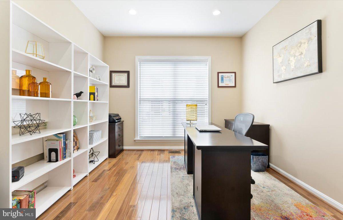 12505 Fox View Way Reston, VA 20191 - Photo 25 of 68 Gallery Image 25