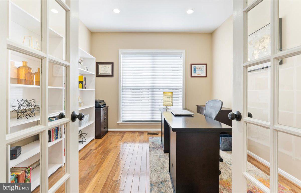 12505 Fox View Way Reston, VA 20191 - Photo 28 of 68 Gallery Image 28