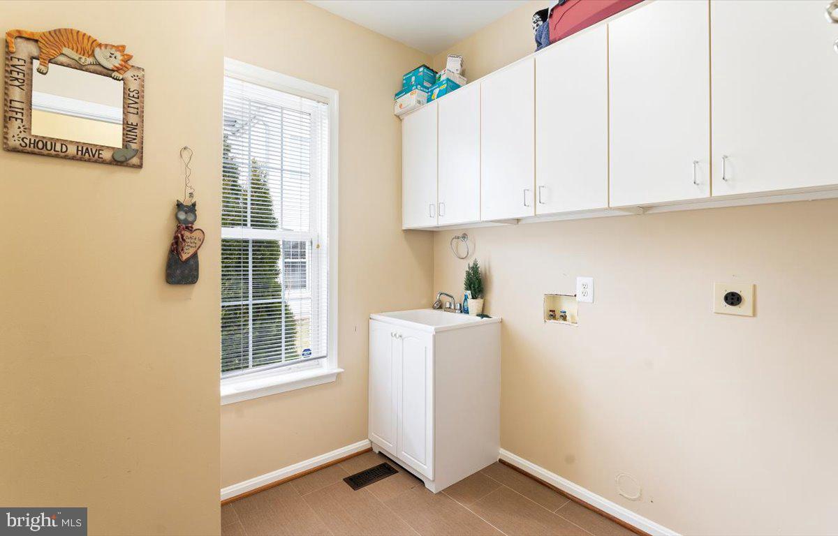 12505 Fox View Way Reston, VA 20191 - Photo 30 of 68 Gallery Image 30