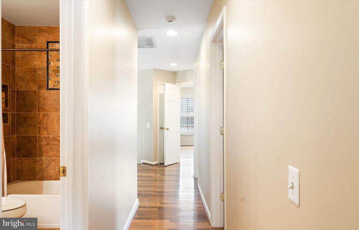 12505 Fox View Way Reston, VA 20191 - Photo 39 of 68 Gallery Image 39