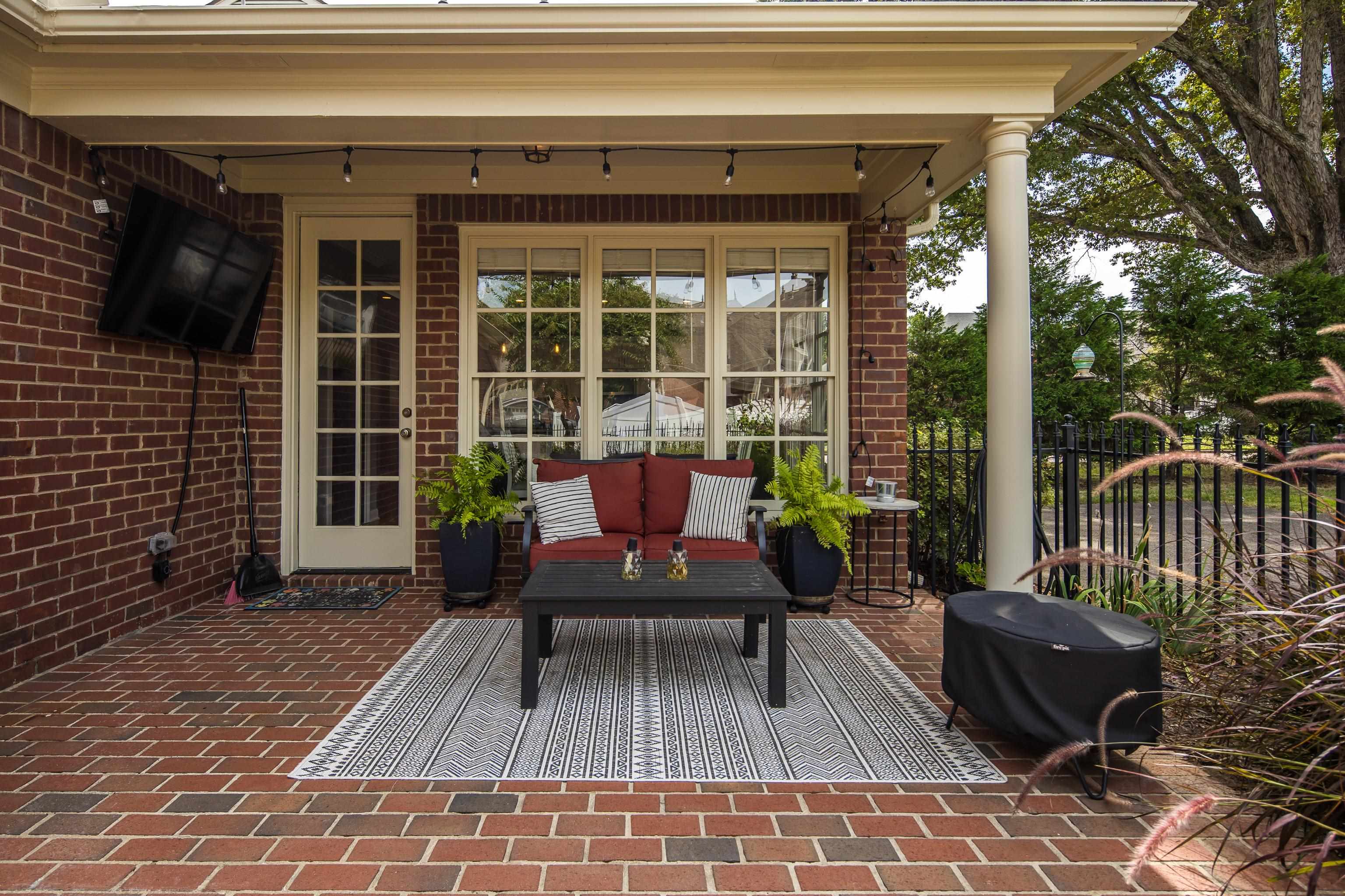 808 Deloach Lane Collierville, TN 38017 - Photo 31 of 40 a balcony with furniture and a potted plant
