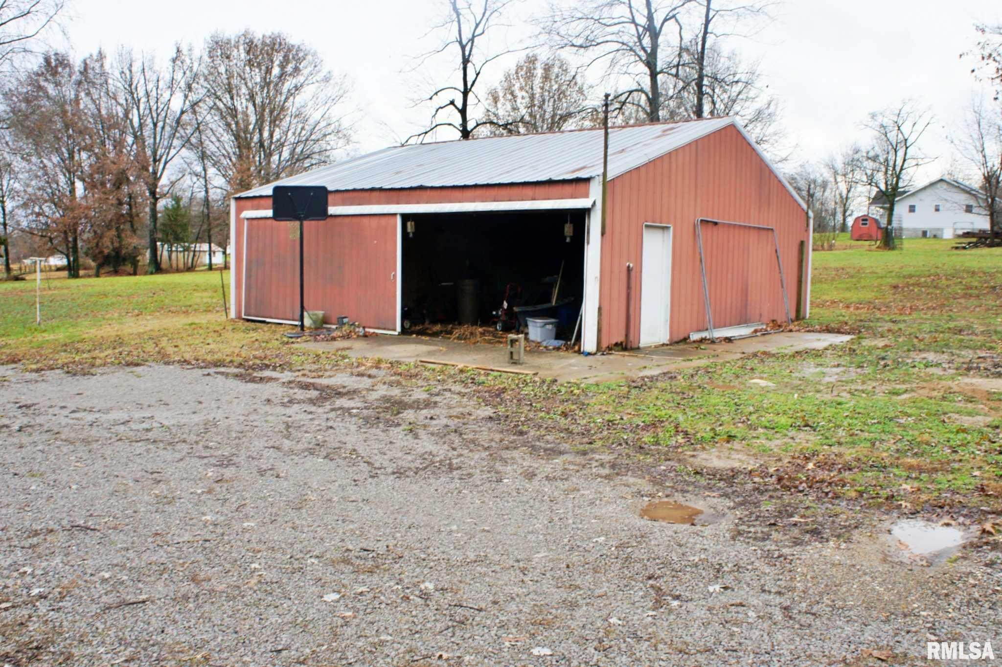 935 Triple S Road Harrisburg, IL 62946 - Photo 6 of 36