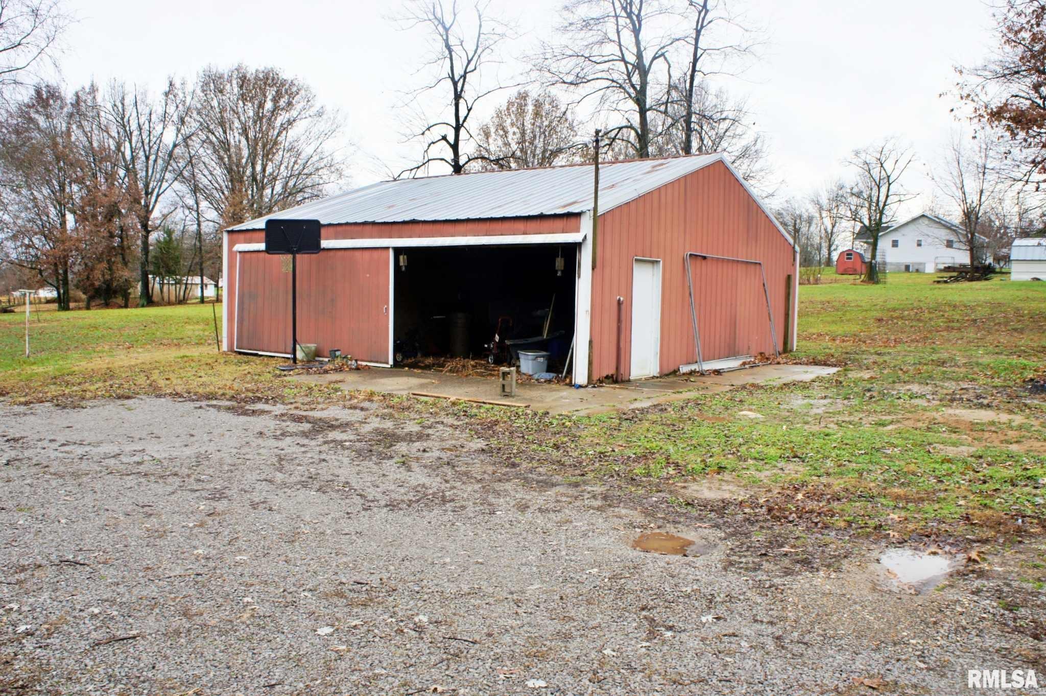 935 Triple S Road Harrisburg, IL 62946 - Photo 7 of 36
