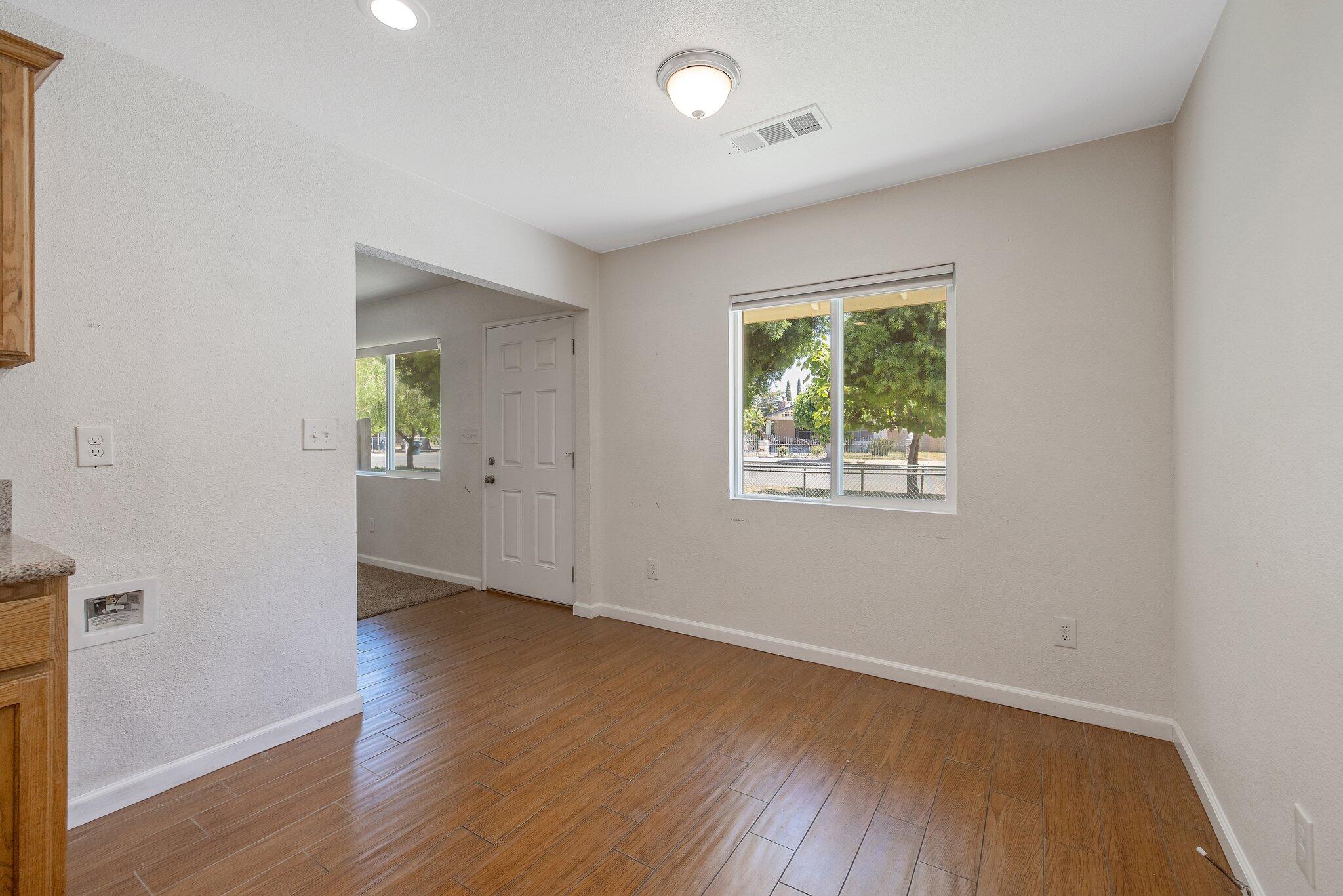 513 South R Street Tulare, CA 93274 - Photo 13 of 29 13-web-or-mls-713A5434