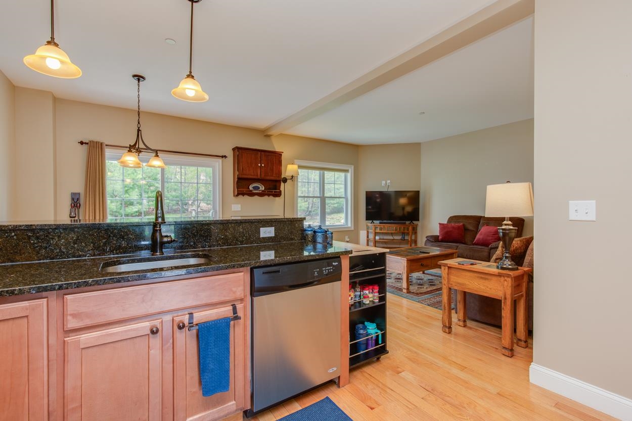 89 Woodview Way Manchester, NH 03102 - Photo 11 of 51