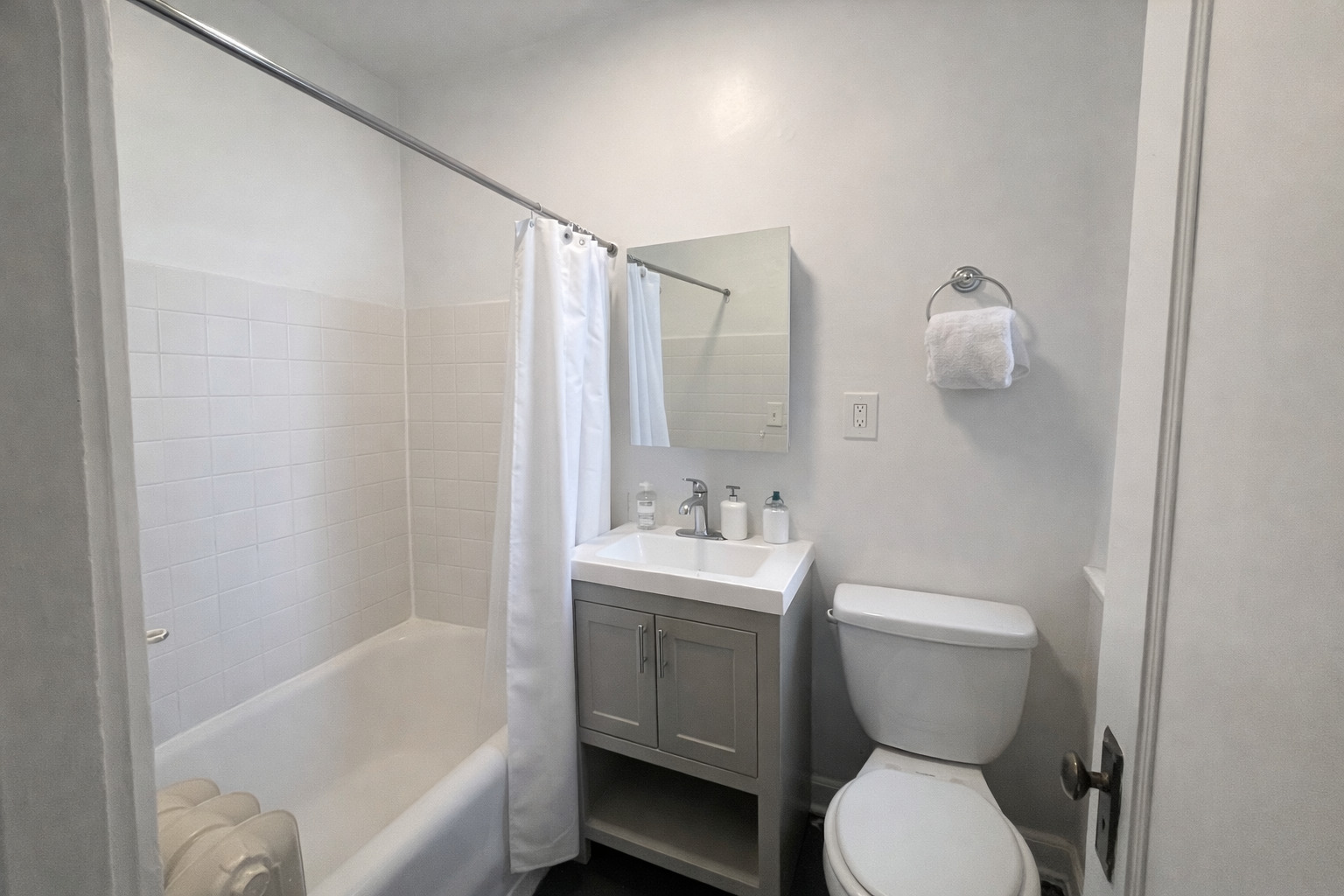 2344 West Addison Street, Unit F2 Chicago, IL 60618 - Photo 7 of 9