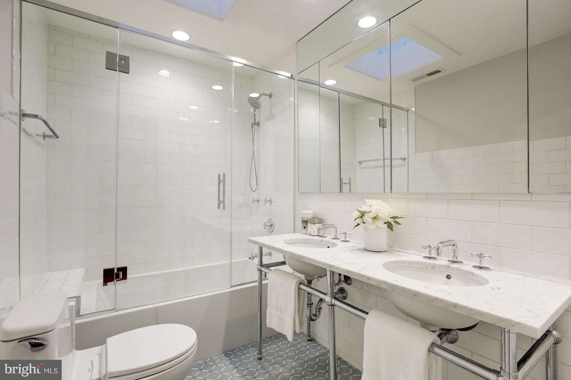 3411 R Street Northwest Washington, DC 20007 - Photo 21 of 30 Bath