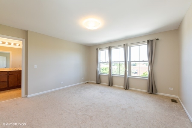 323 Aspen Pointe Road Vernon Hills, IL 60061 - Photo 7 of 12 an empty room with windows