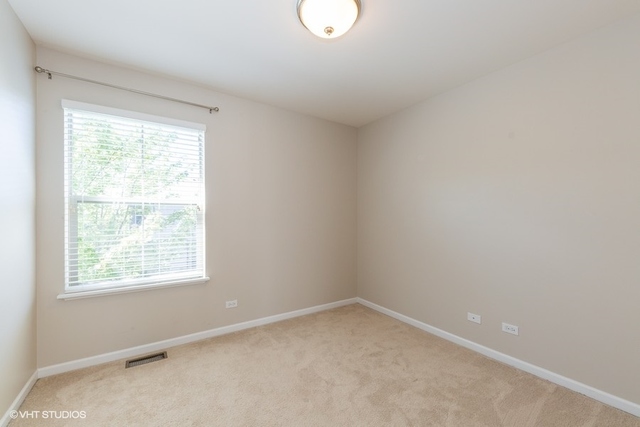 323 Aspen Pointe Road Vernon Hills, IL 60061 - Photo 9 of 12 an empty room with a window