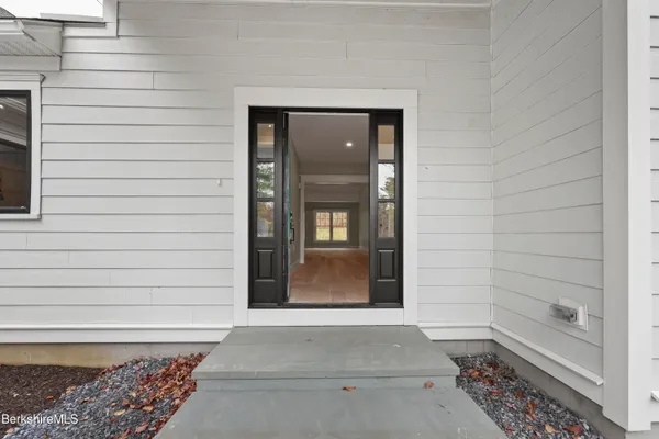a view of an entryway of the house