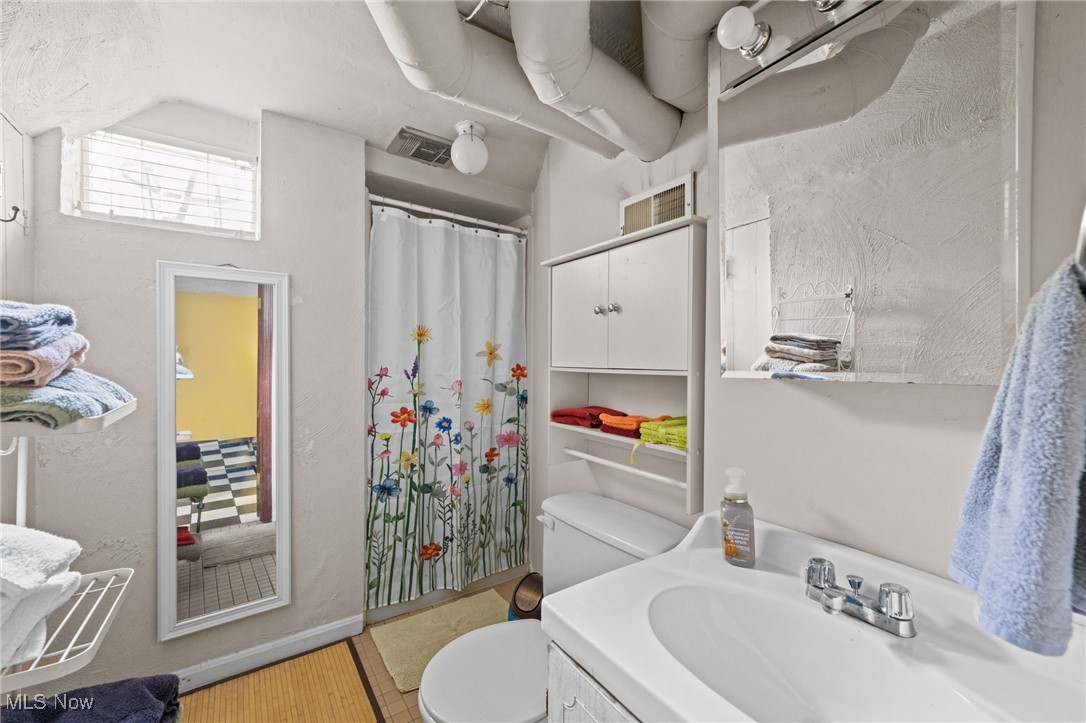 5100 Edenhurst Road Cleveland, OH 44124 - Photo 24 of 35 Full bath featuring vanity and a shower with shower curtain