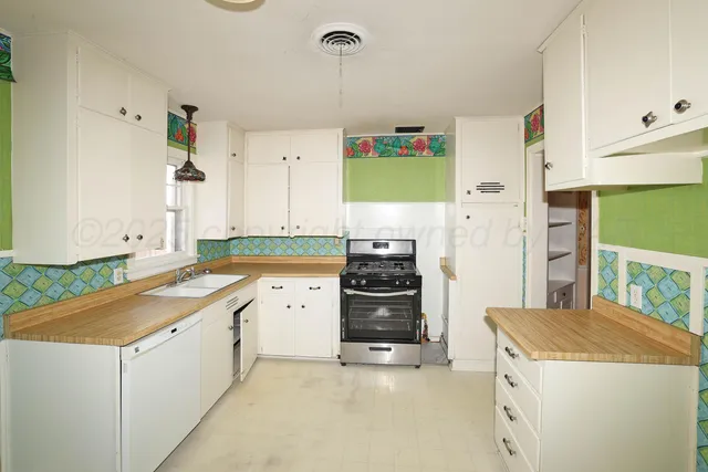 a view of a kitchen & utility room