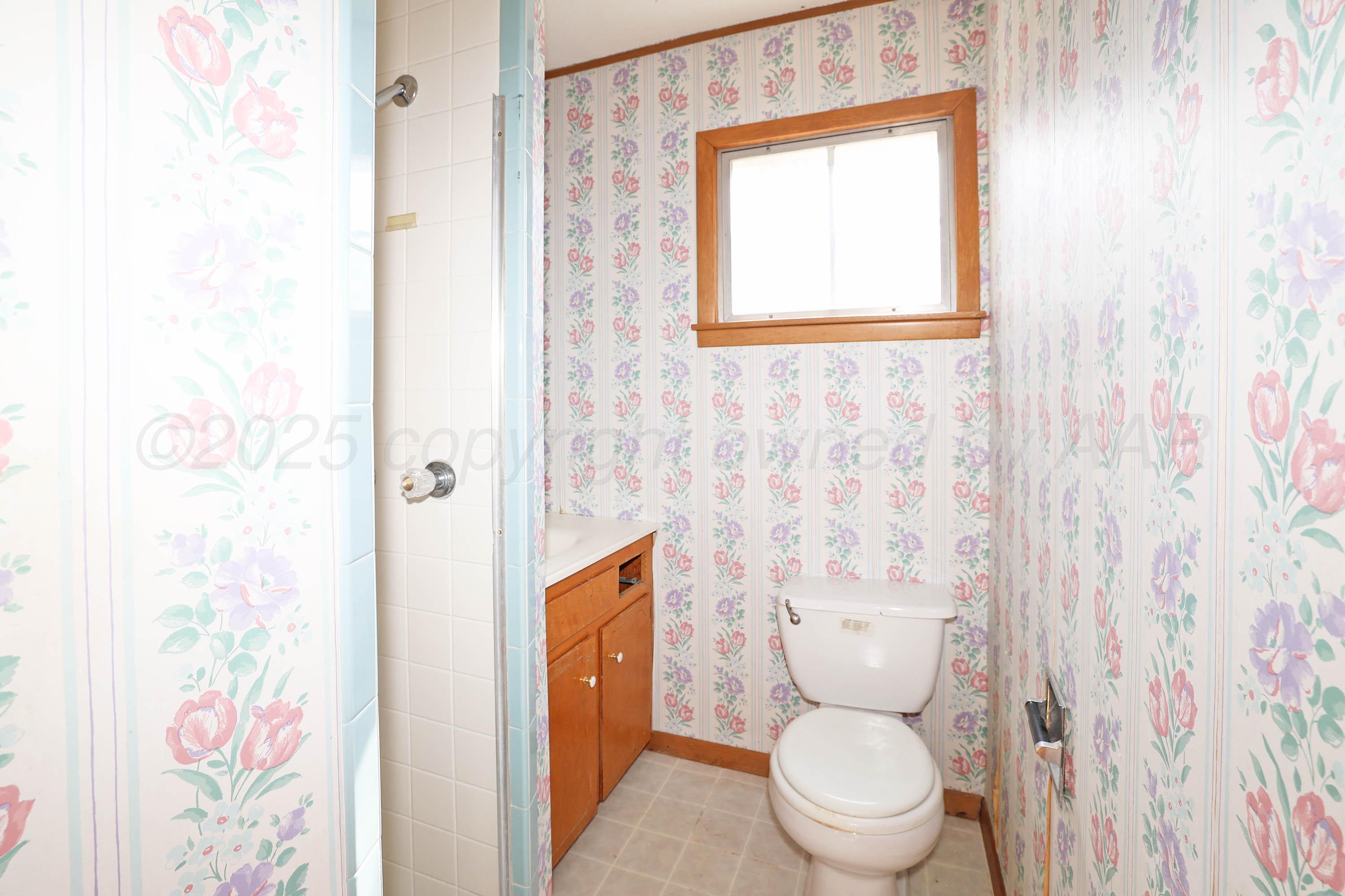 1528 South Lipscomb Street Amarillo, TX 79102 - Photo 17 of 24 a bathroom with a toilet and a shower curtain