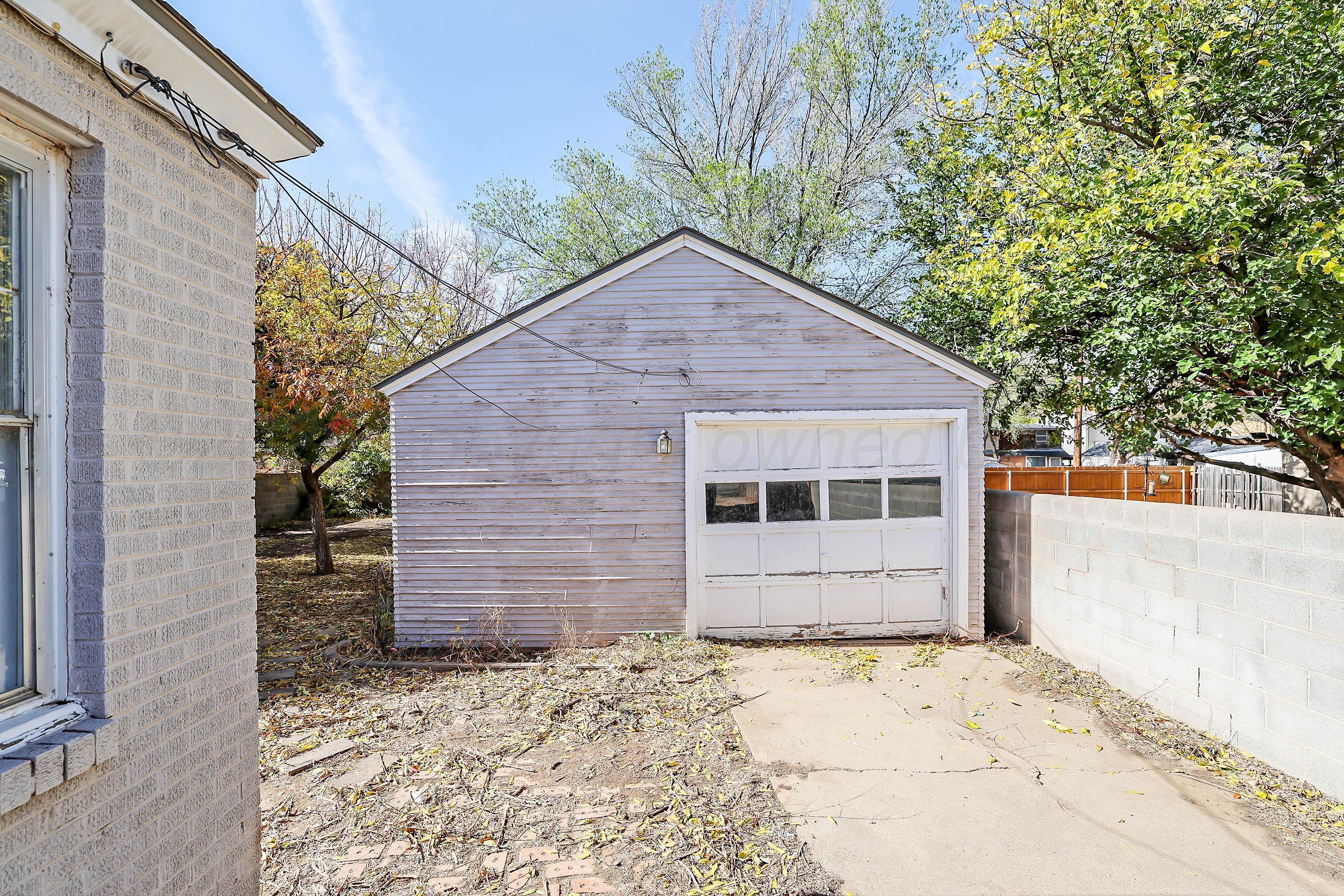 1528 South Lipscomb Street Amarillo, TX 79102 - Photo 3 of 24 a view of a house with a yard