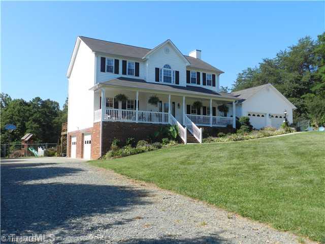 1604 Mountain View Road King, NC 27021 - Photo 2 of 16 Exterior Front.