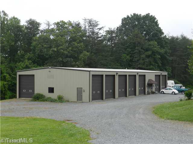 1604 Mountain View Road King, NC 27021 - Photo 3 of 16 Parking Lot/Garage.