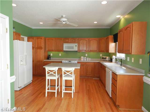1604 Mountain View Road King, NC 27021 - Photo 5 of 16 Kitchen.