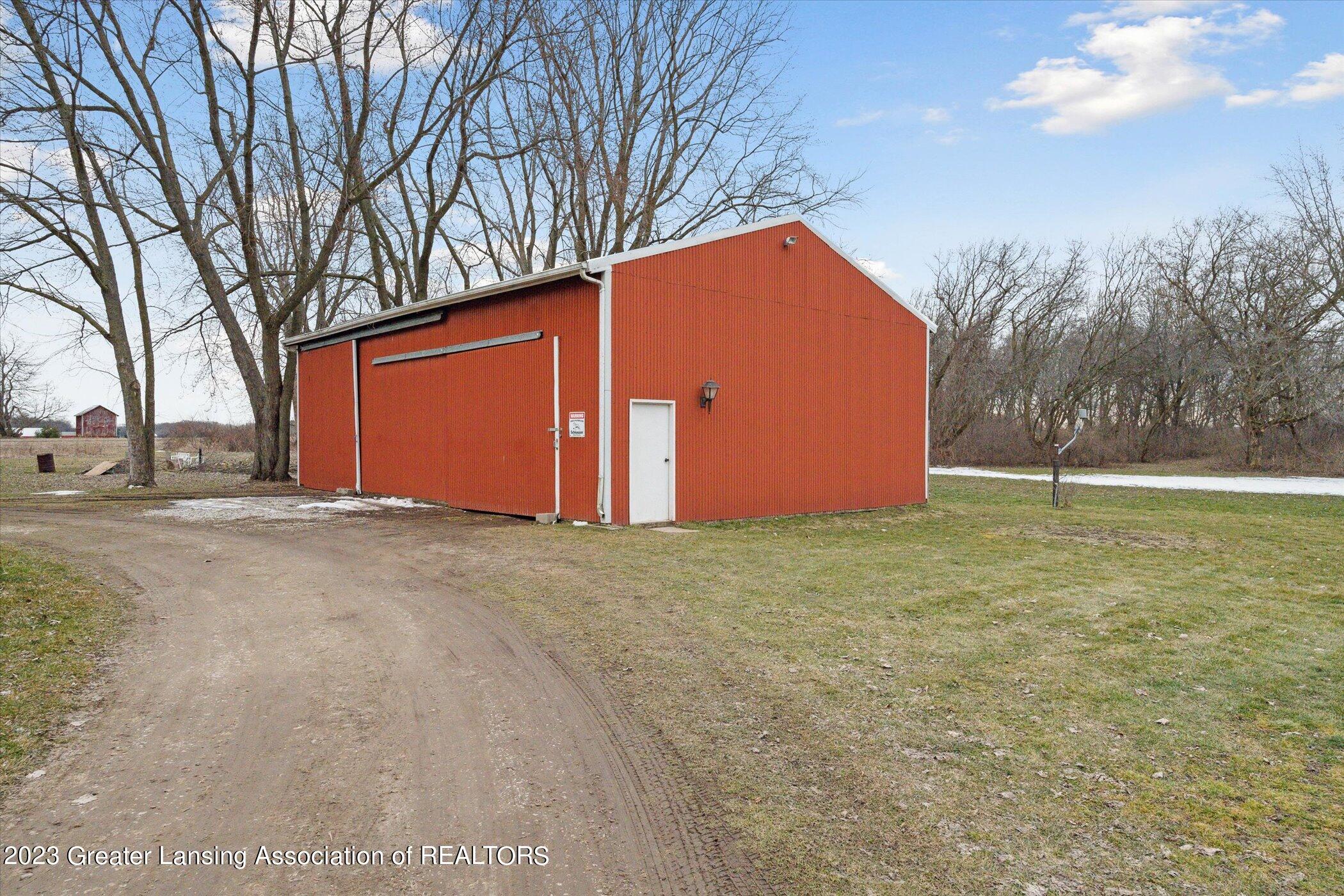 33-3290-E-Howe-Rd-DeWitt-MI-48820-Window