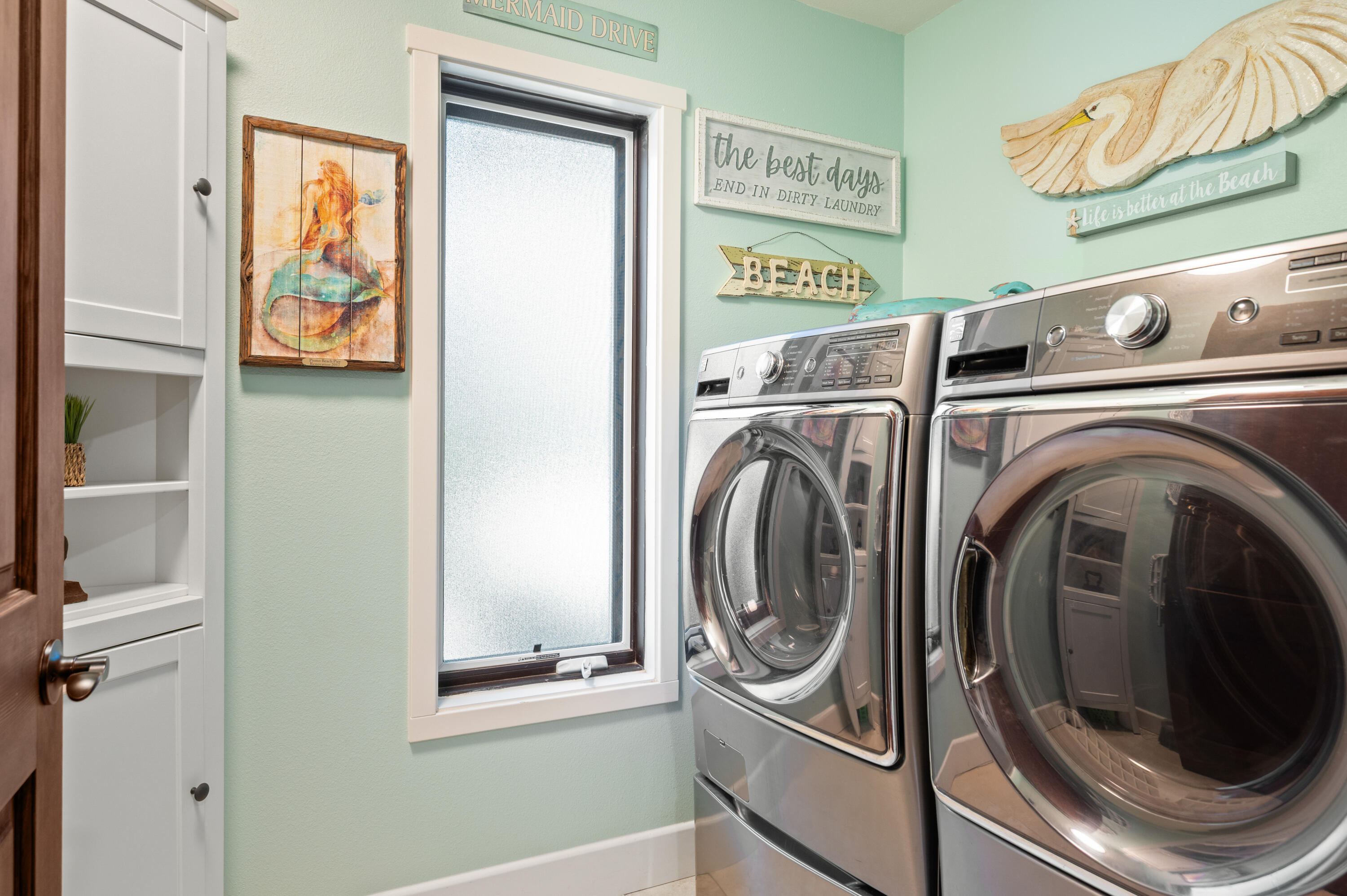 2550 Elk Grove Road Solvang, CA 93463 - Photo 20 of 74 a utility room with dryer and washer