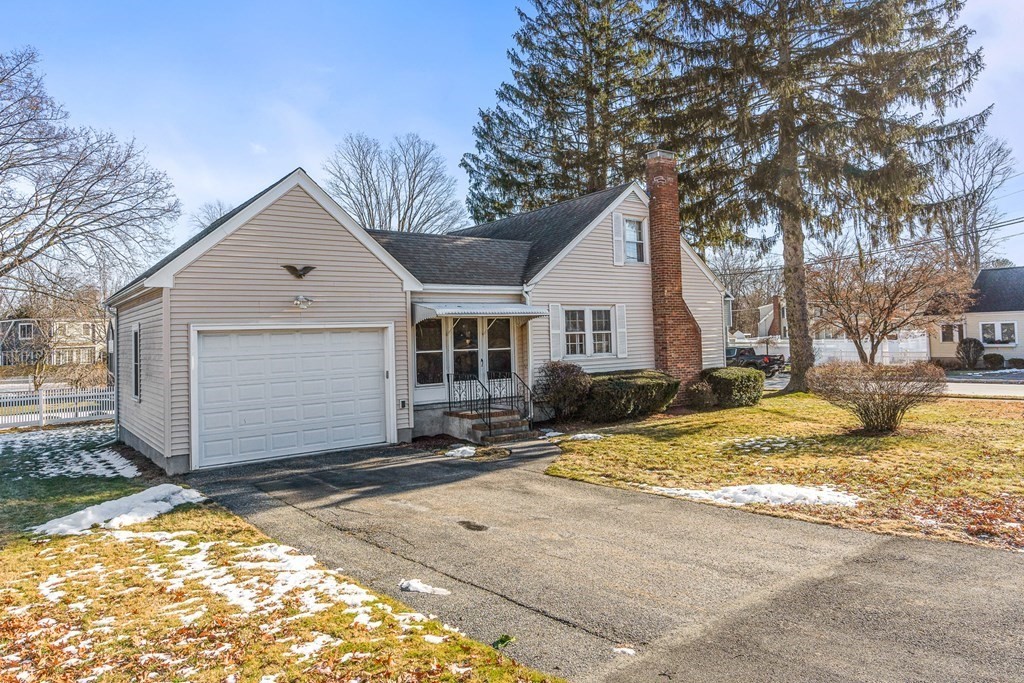 27 Myopia Road Stoneham, MA 02180 - Photo 5 of 27 Gallery Image 5