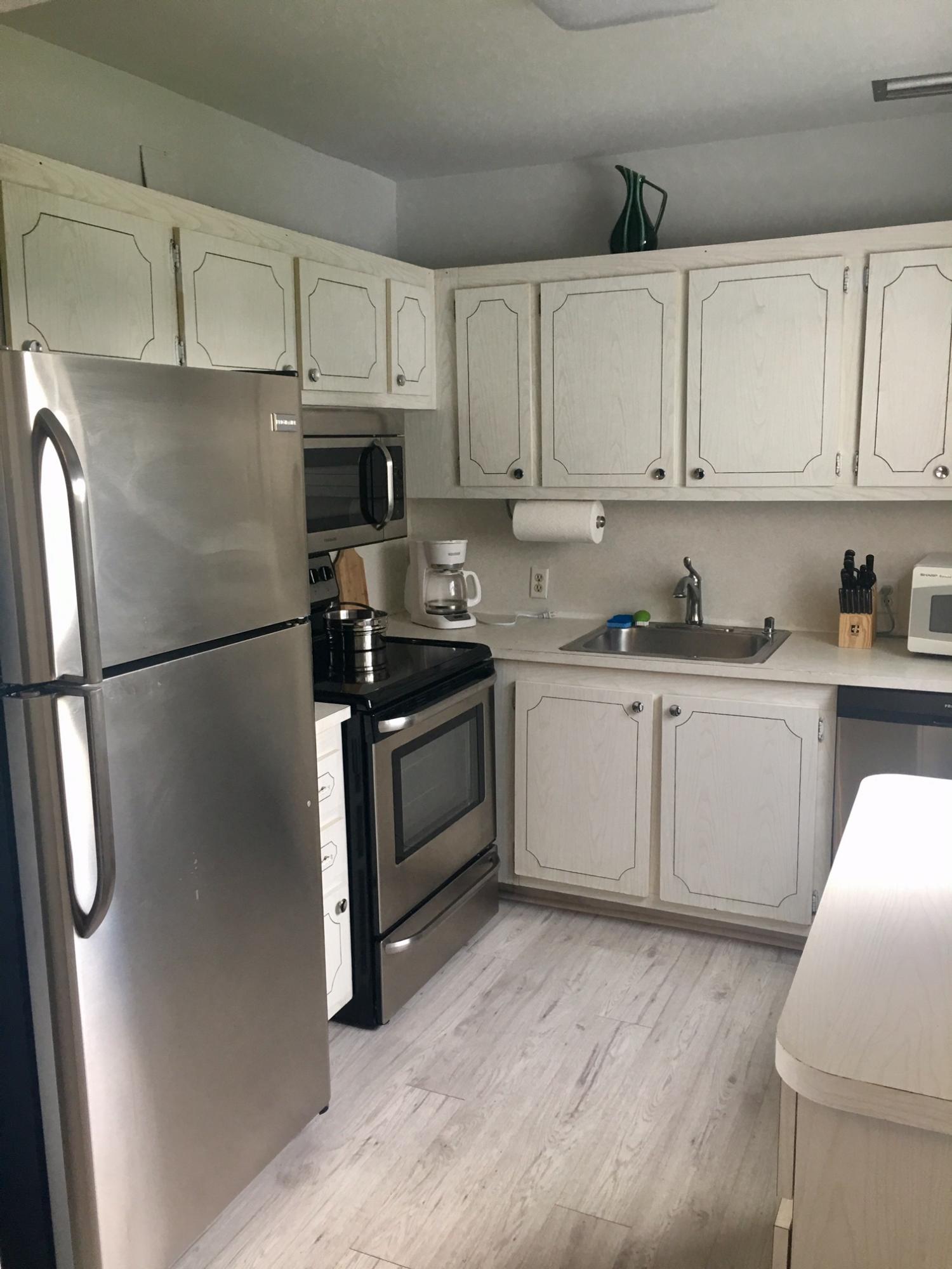 494 Fanshaw Drive, Unit L Boca Raton, FL 33434 - Photo 4 of 10 Albert kitchen