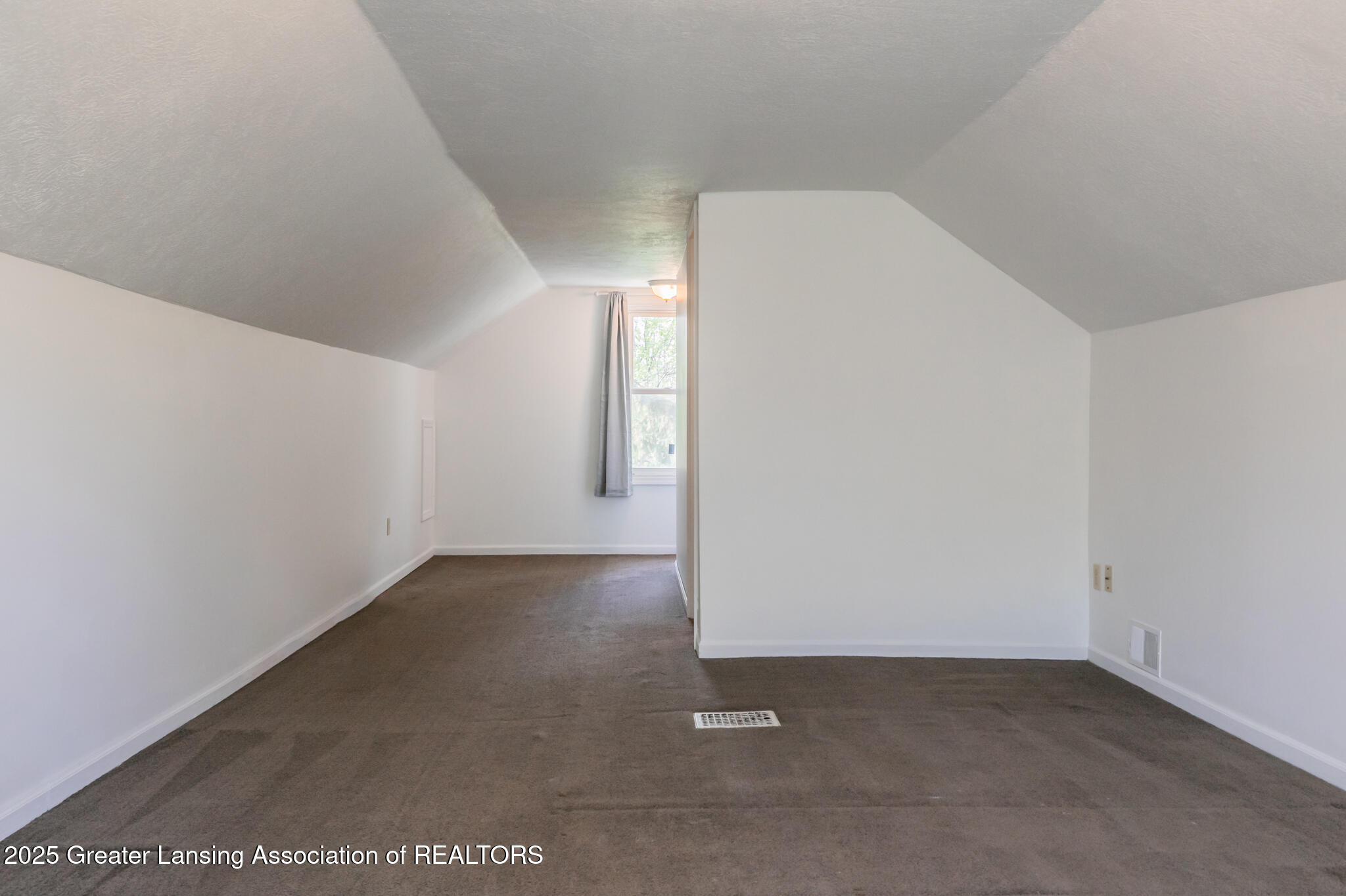 724 East Cavanaugh Road Lansing, MI 48910 - Photo 15 of 24 724ECavanaugh15